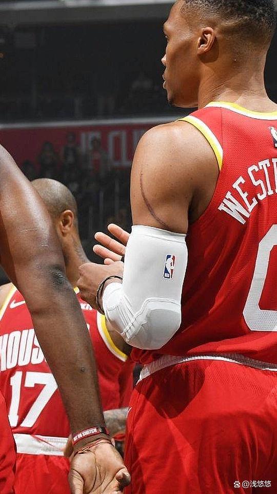 精准的传球和投篮技巧帮助球队夺取胜利的简单介绍 精准的传球和投篮技巧帮助球队夺取胜利的简单介绍