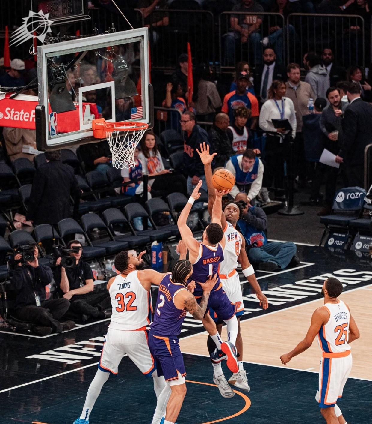 艾顿分难救主，太阳不敌灰熊