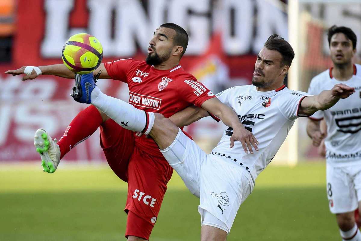 激情碰撞，赛场上演激烈对抗