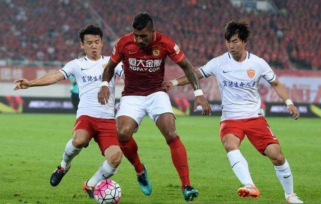 恒大横扫鲁能争冠气势如虹的简单介绍