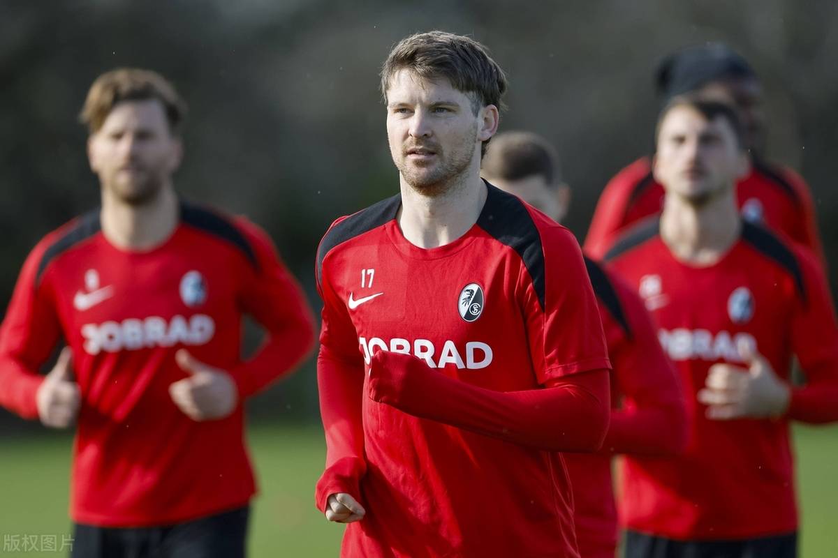 门兴格拉德巴赫主场大胜弗赖堡，豪取三分