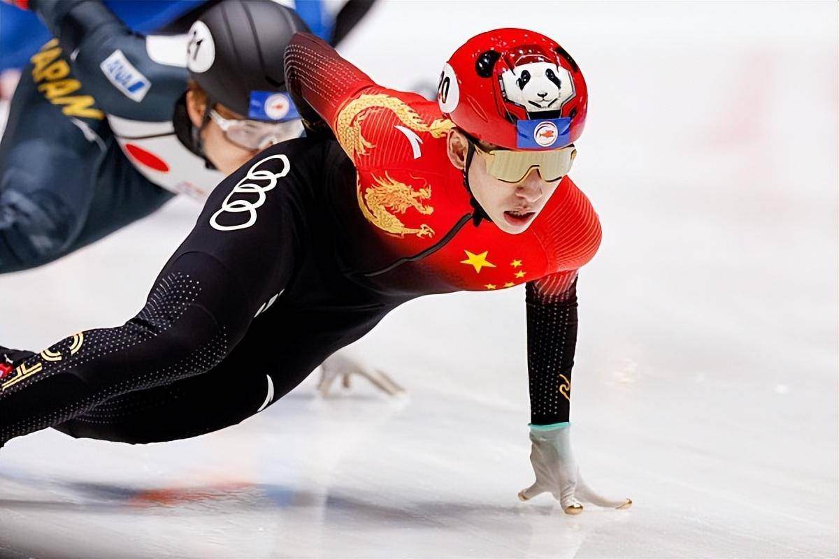 包含短道速滑选手再夺一金实力强劲的词条