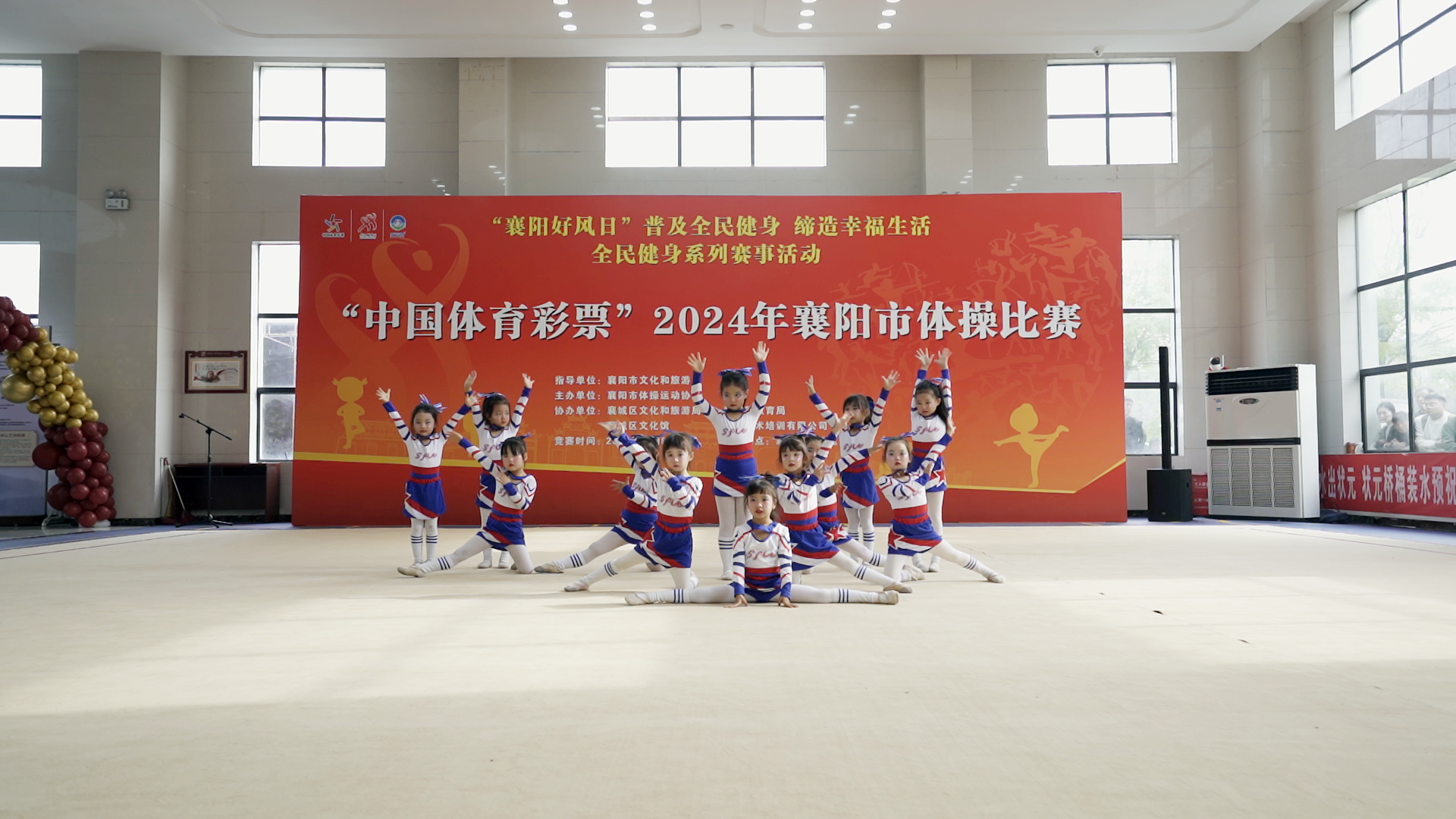 体操小将夺冠,卓越技艺震撼现场的简单介绍 体操小将夺冠,卓越技艺震撼现场的简单介绍