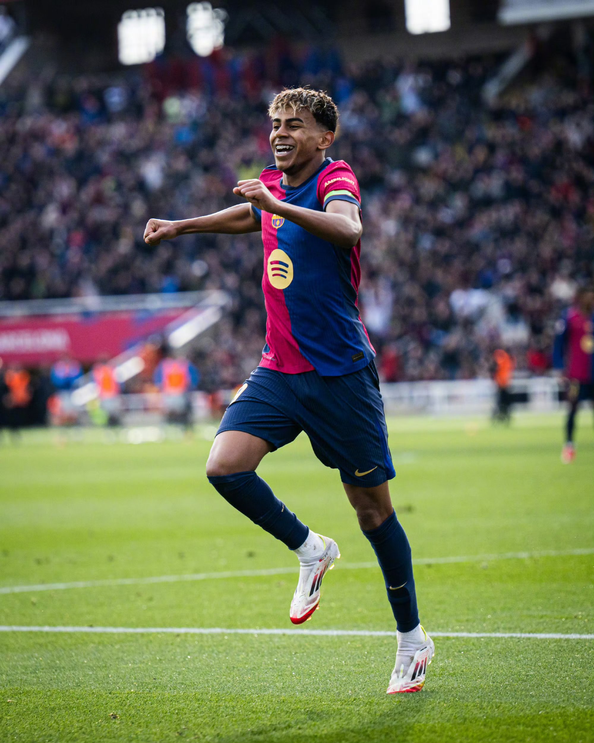 包含塞维利亚客场逼平强敌，稳居中游的词条