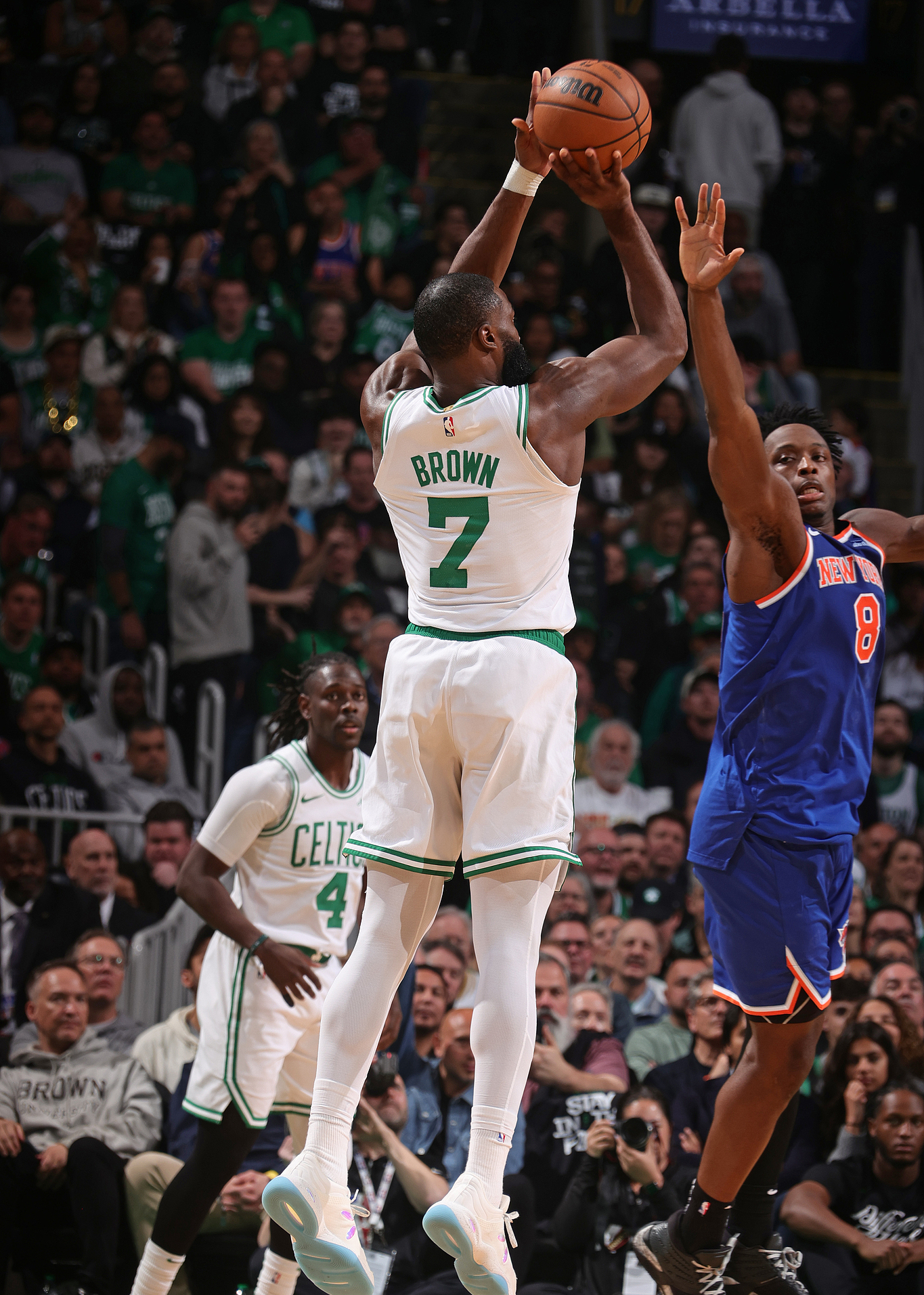 尼克斯继续领跑东部，击败老鹰