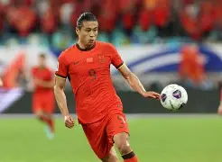 国足受让球让中国球迷为之感动：给他们一点空间，我们会过得更好的简单介绍