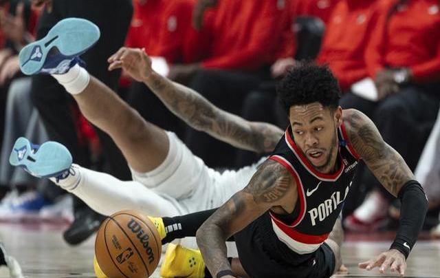 快船主场擒拿开拓者，迎来两连胜