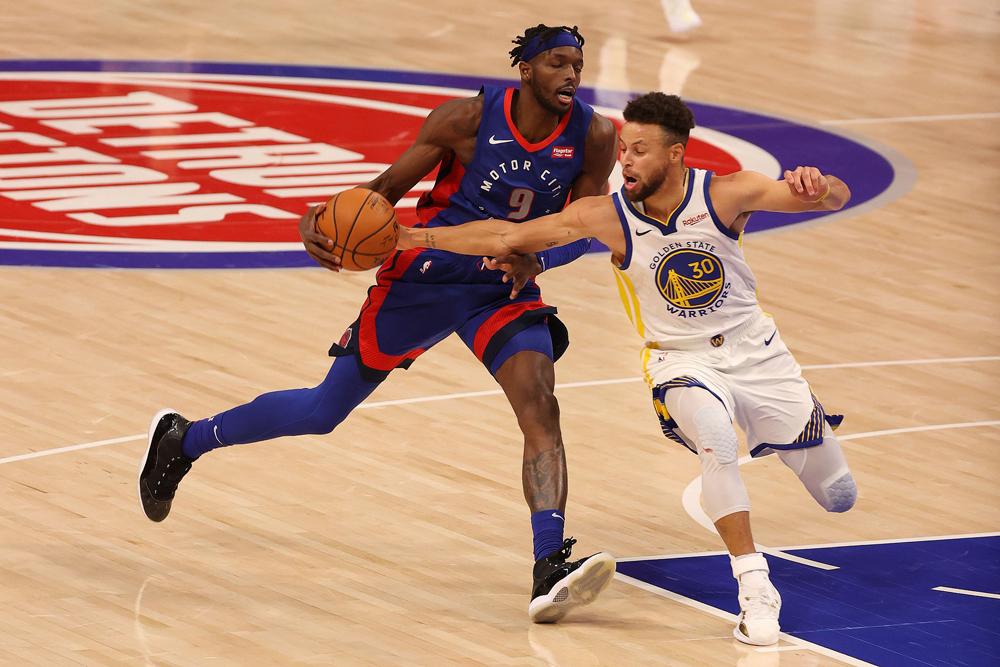 活塞豪取7连胜：格兰特关键三分致胜