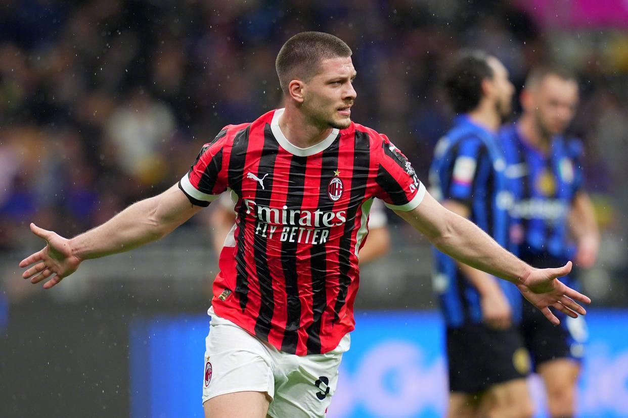 包含AC米兰主场2-2战平桑普多利亚，盘迪度眼镜男两球助攻托纳利破门的词条