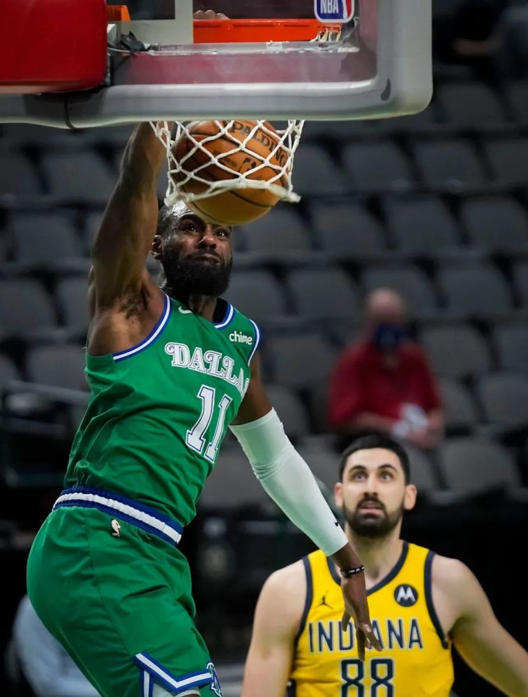 步行者主场不敌小牛遭遇两连败 步行者主场不敌小牛遭遇两连败