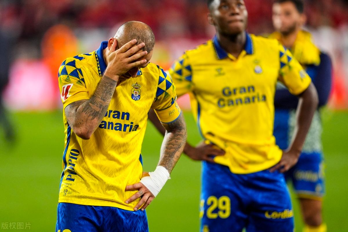 塞维利亚客场2-1战胜皇家社会，继续领跑西甲积分榜